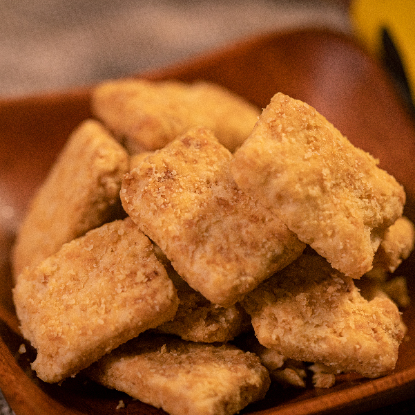 老楊 鹹蛋黃餅 嘉義老字號 聊天配茶的最佳零嘴