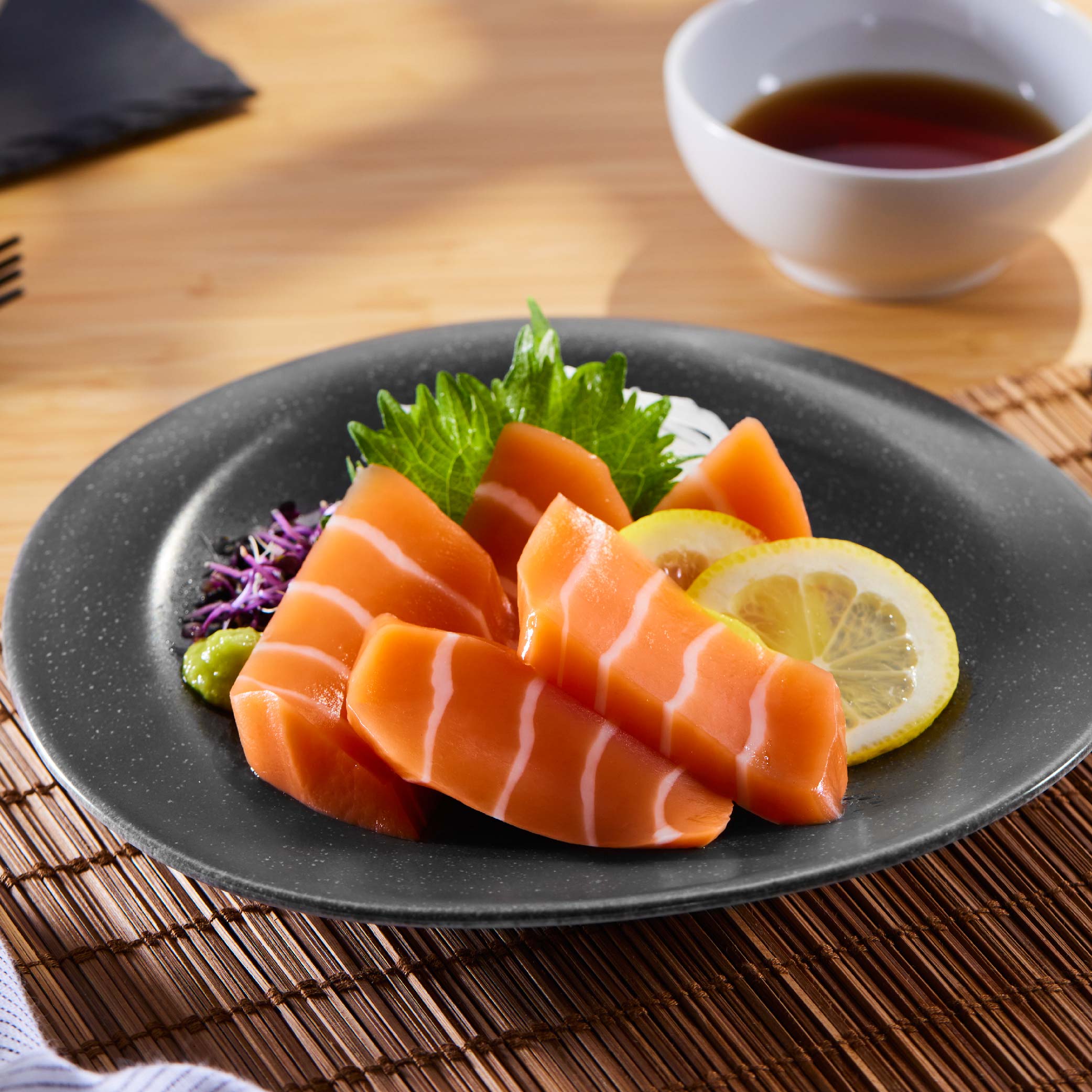 松珍鮭魚生魚片｜蔬食美味革新！（限定於 6/27–6/28 台北國際食品展體驗）