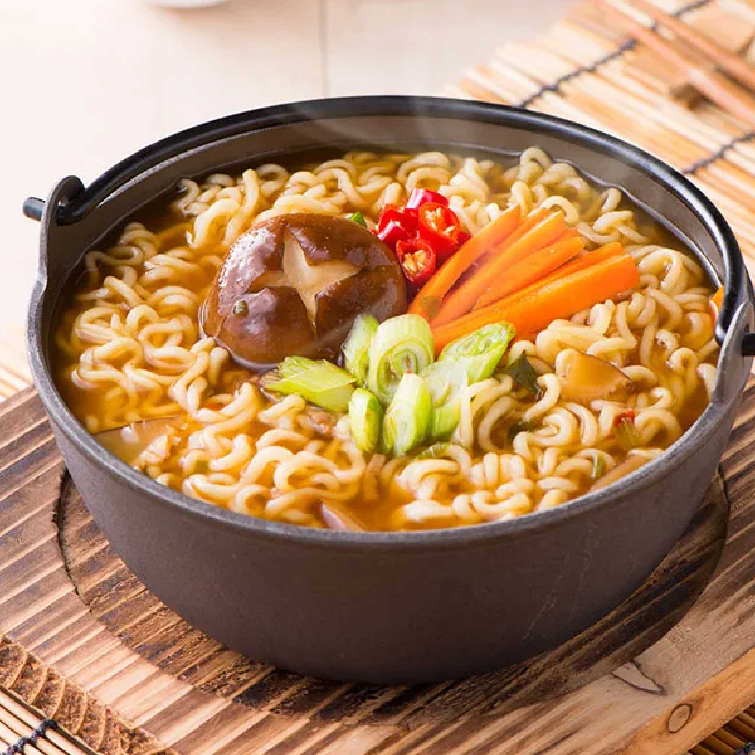 農心 辛拉麵 辣得過癮，香得夠味！專屬大人的辛辣爽感，挑戰你的味蕾極限