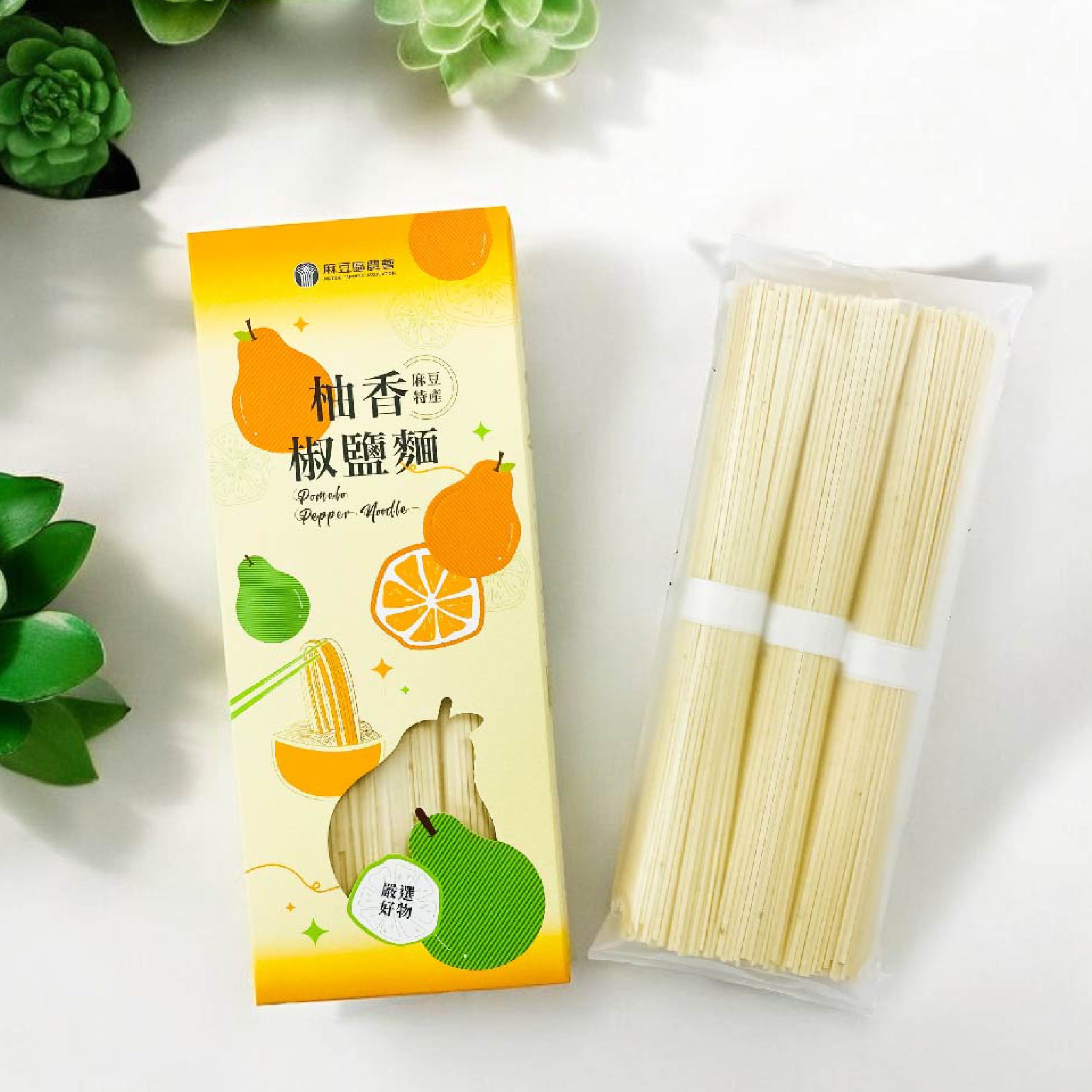 麻豆區農會 柚香椒鹽麵 吃得到的南台灣陽光，非油炸日曬麵條，吸滿椒鹽與柚香的涮嘴精華