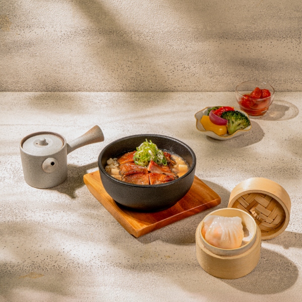 從茶山端下來的餐桌！三麥茶樓照燒燻雞茶釜飯​定食，展開一場屬於台灣茶的全方位餐飲體驗