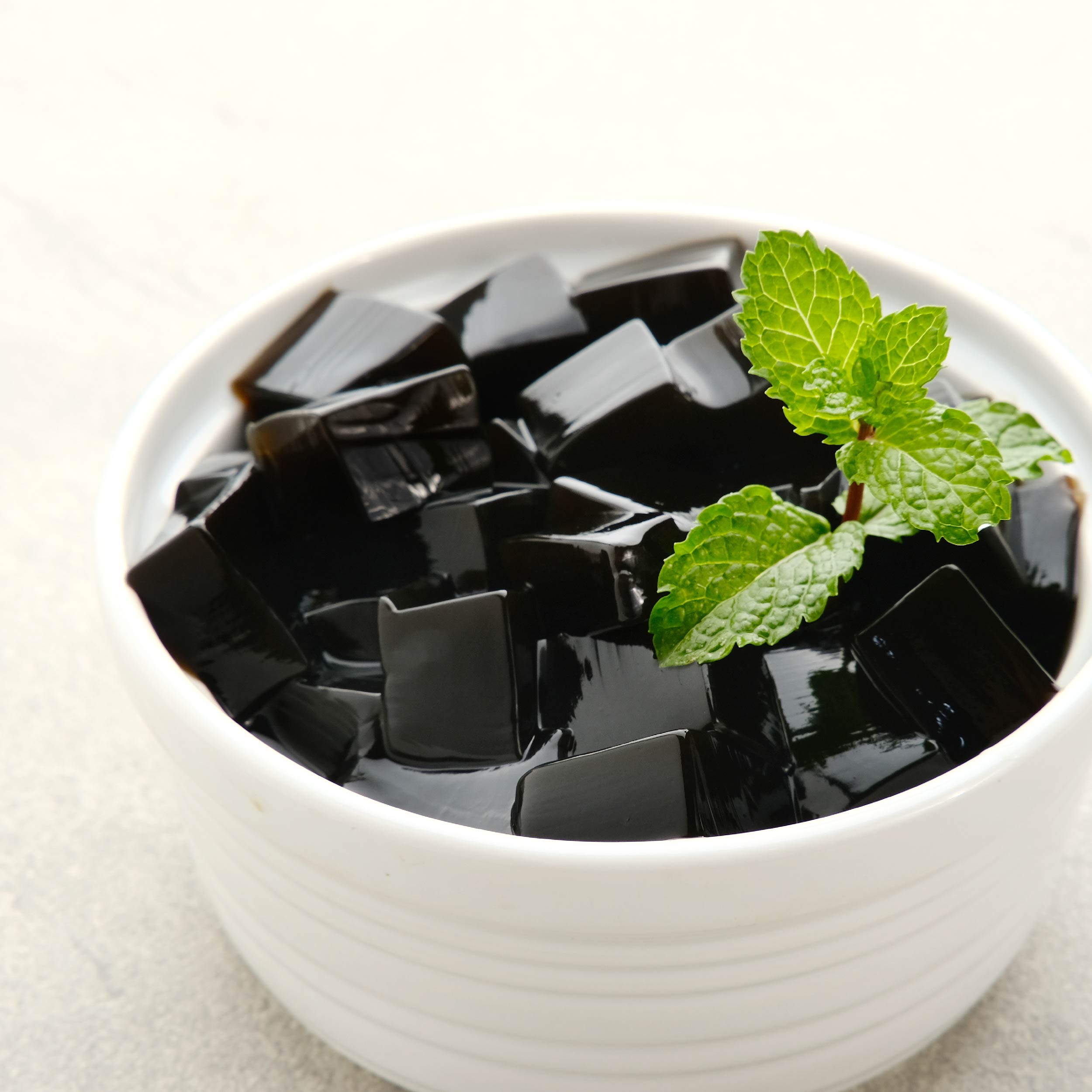 員林食品 仙草凍 傳承一世紀的黑色溫柔！記憶中最純粹的甘醇