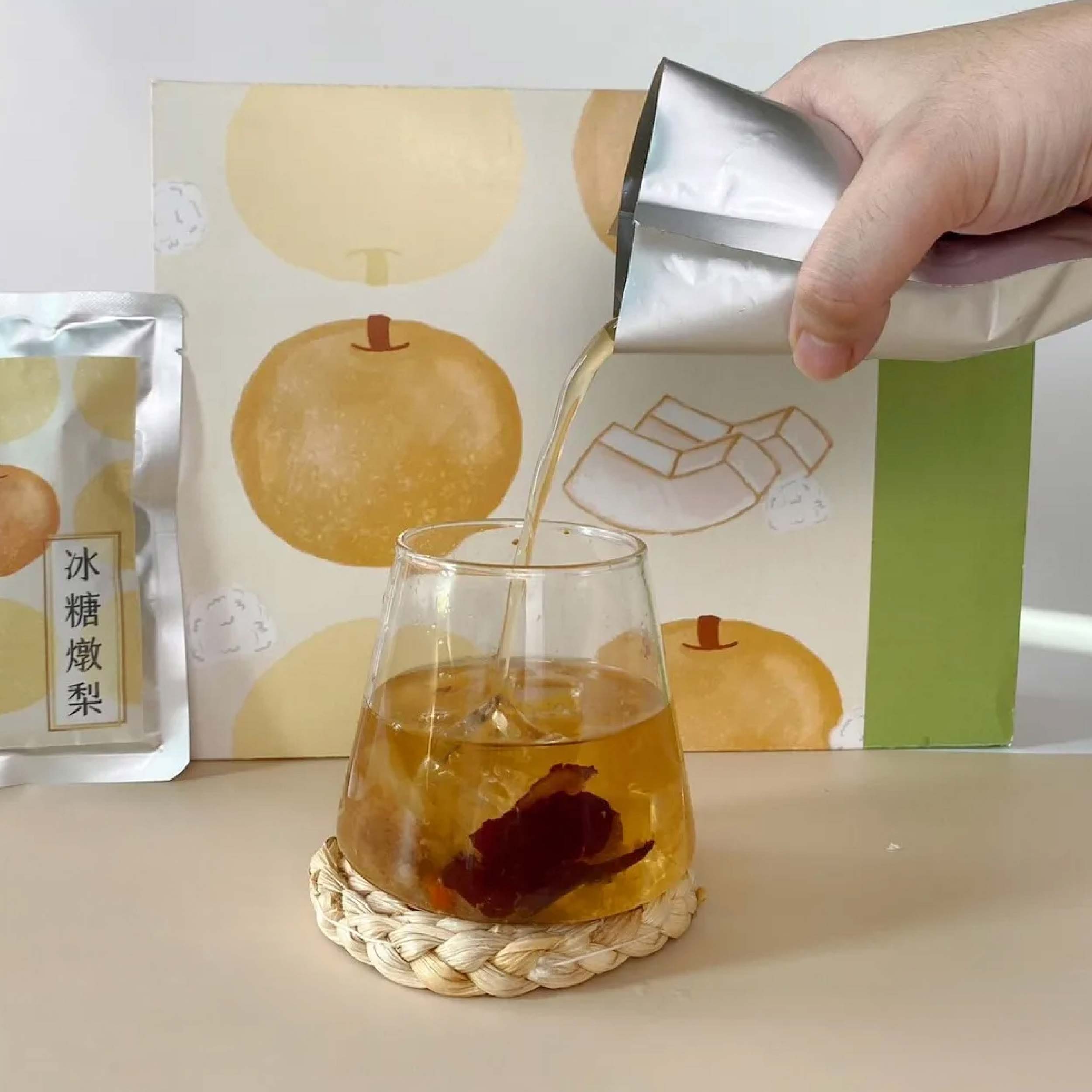 禾me 冰糖燉梨 雪梨與冰糖細緻燉煮，清甜順口、潤而不膩