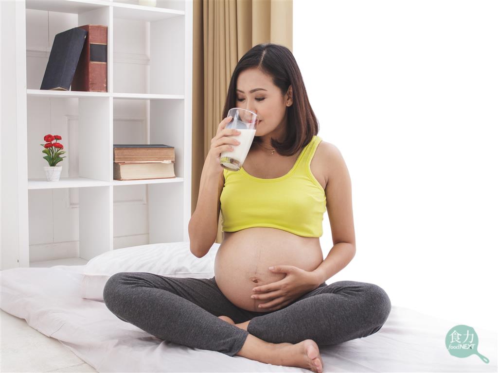 Vitamin D Deficiency in Pregnant Women: National Health Service Urges Sun Exposure and Dietary Supplements to Avoid Health Risks
